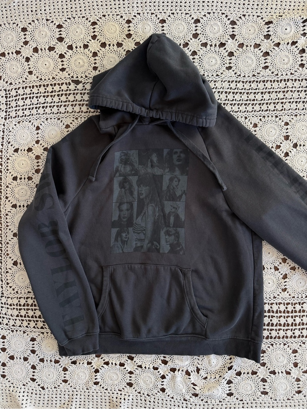 Taylor Swift The Eras Tour Exclusive US Dates Hoodie Black Size XL